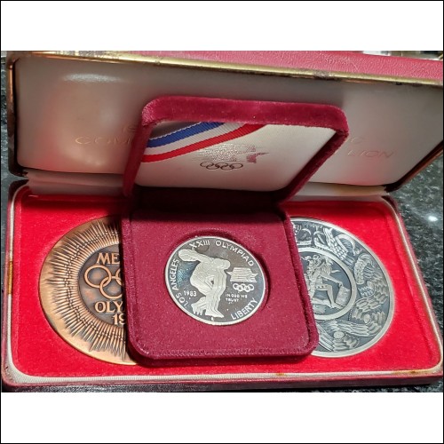 Estate 1983 La 90% Silver & 1968 Mexico Olympic Commemorative Medallion Set of 2 in Case $1Nr